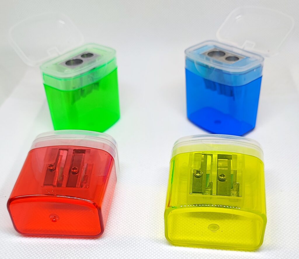 Temperamatite doppio in metallo con serbatoio colori assortiti